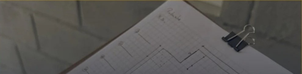 Planta técnica sobre uma prancheta